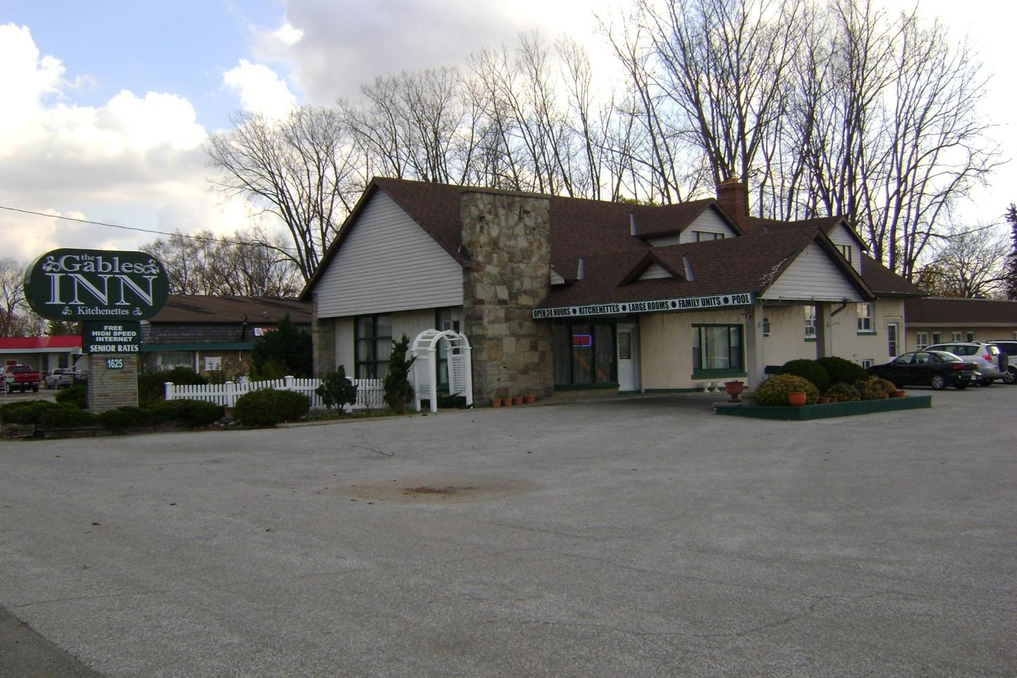 The Gables Inn ซาร์เนีย ภายนอก รูปภาพ